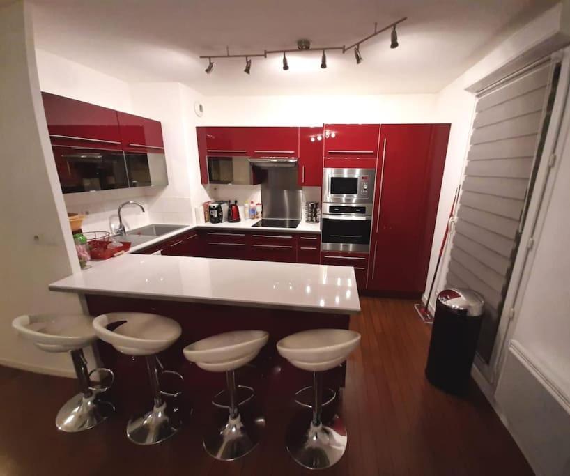 Joli Appartement Avec Jardin Et 2 Parkings Prives Argenteuil Luaran gambar