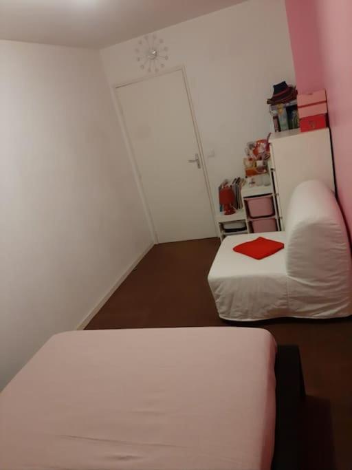 Joli Appartement Avec Jardin Et 2 Parkings Prives Argenteuil Luaran gambar