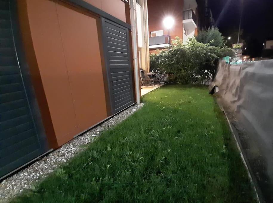 Joli Appartement Avec Jardin Et 2 Parkings Prives Argenteuil Luaran gambar